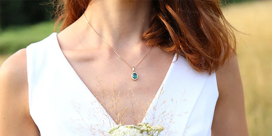 EMERALD GUIDE (MAY BIRTHSTONE)